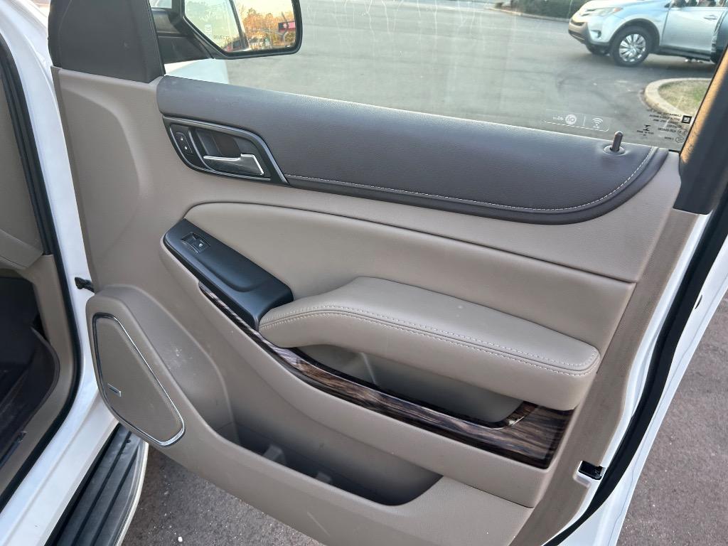 2017 GMC Yukon XL 1500 SLT photo