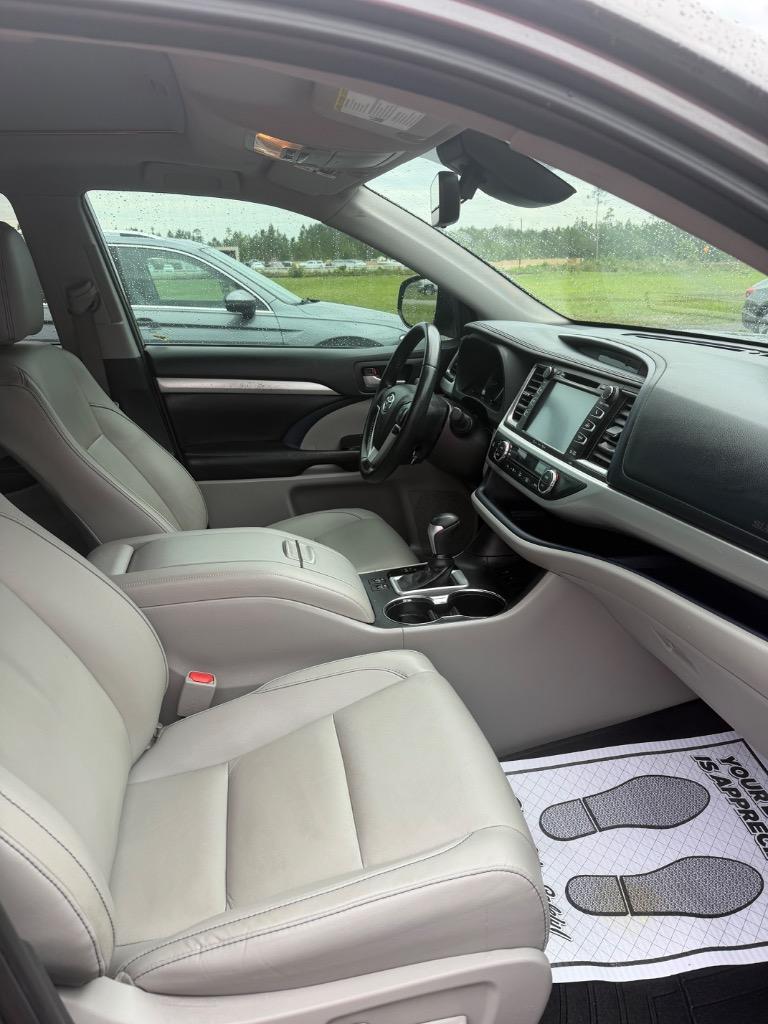 2019 Toyota Highlander - $21,000
