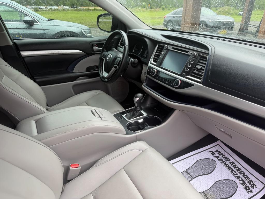 2019 Toyota Highlander - $21,000