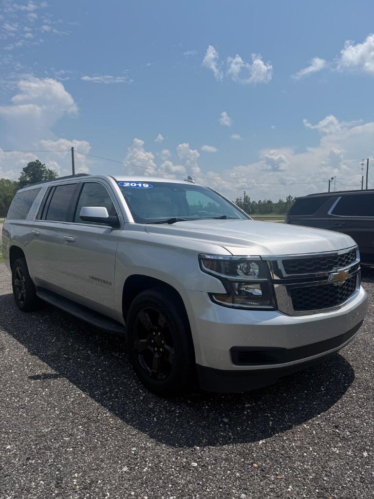 2019 Chevrolet Suburban - $17,900