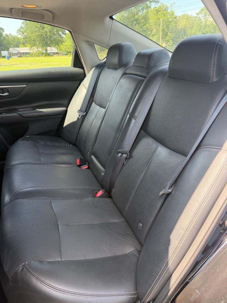 2017 Nissan Altima - $8,900