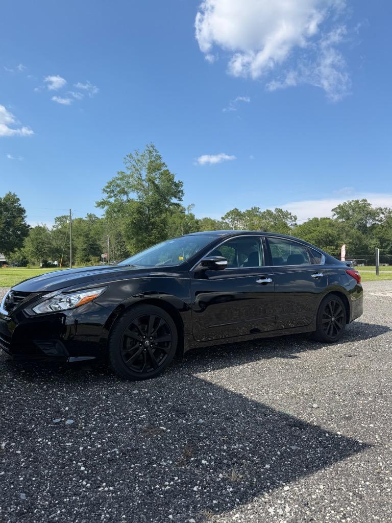 2017 Nissan Altima - $8,900