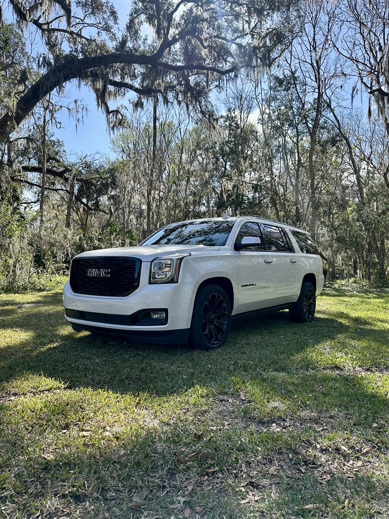 2017 GMC Yukon XL 1500 Denali photo