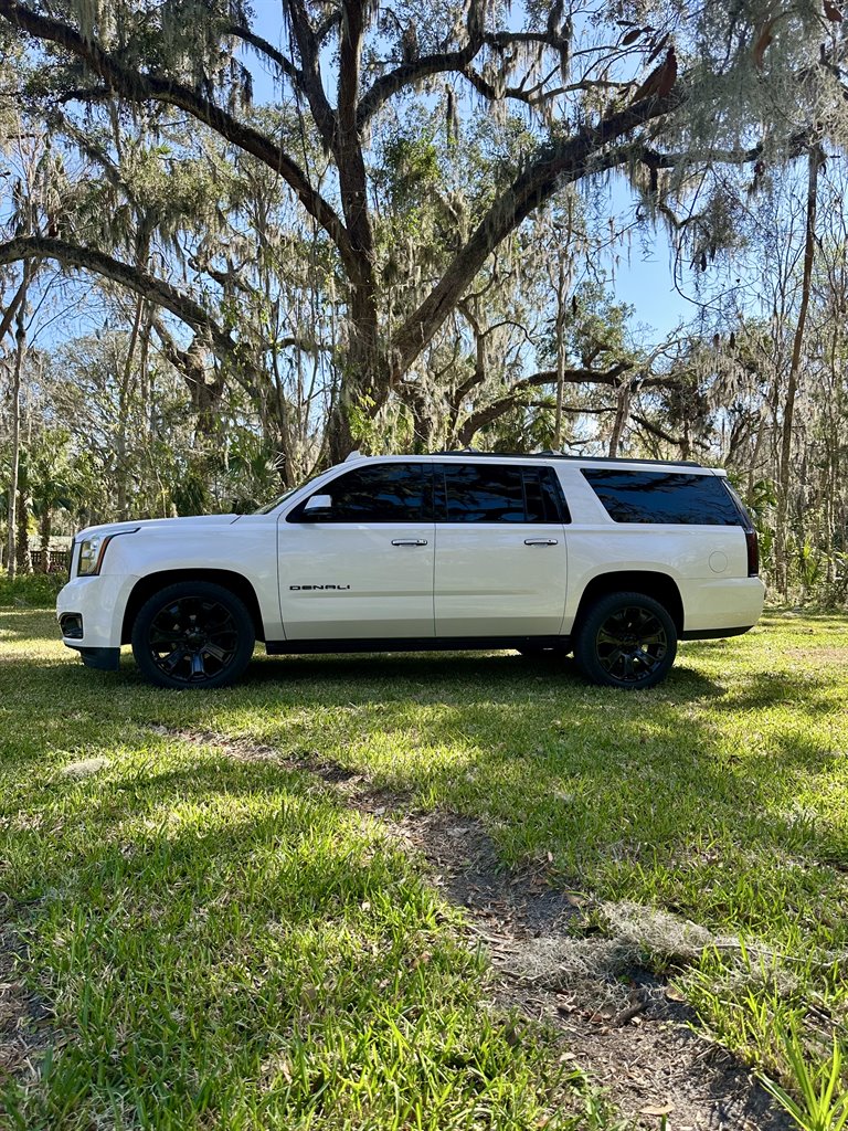 2017 GMC Yukon XL 1500 Denali photo