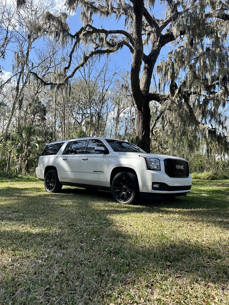 2017 GMC Yukon XL 1500 Denali photo