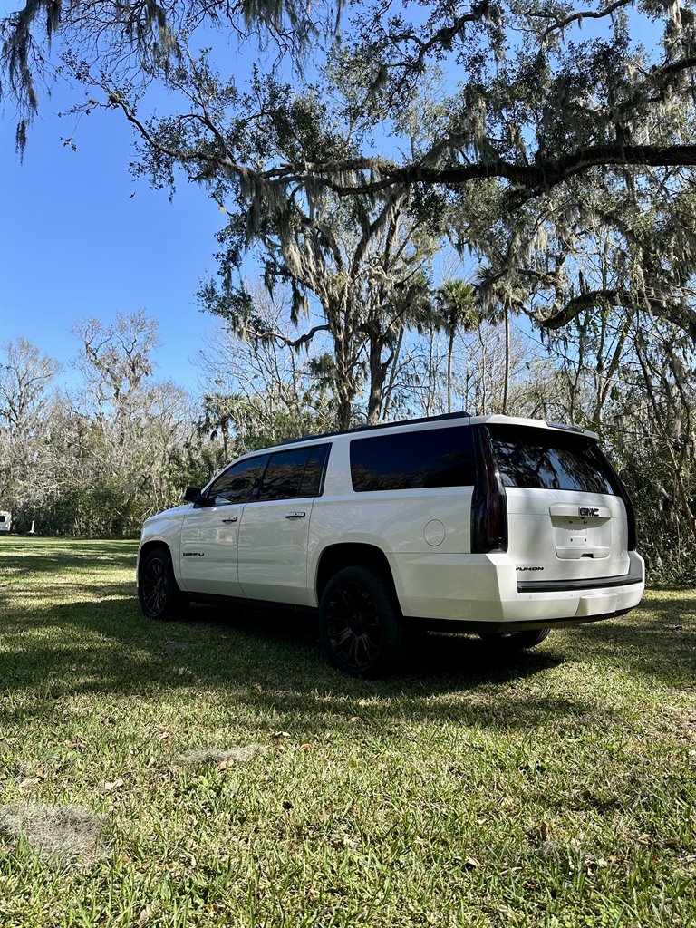 2017 GMC Yukon XL 1500 Denali photo