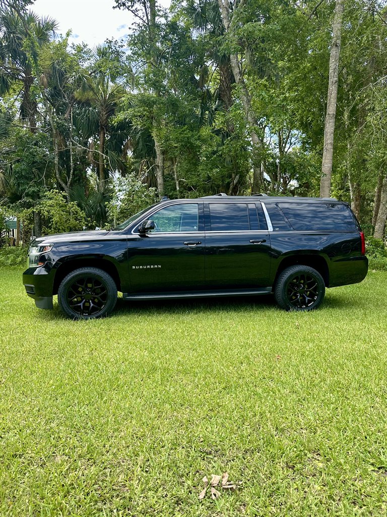 2017 Chevrolet Suburban - $21,995