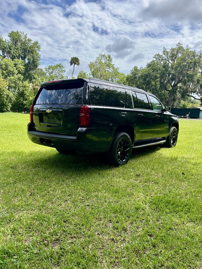 2017 Chevrolet Suburban - $21,995