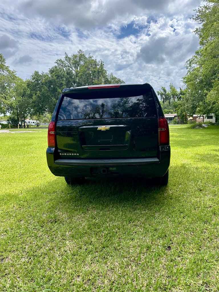 2017 Chevrolet Suburban - $21,995
