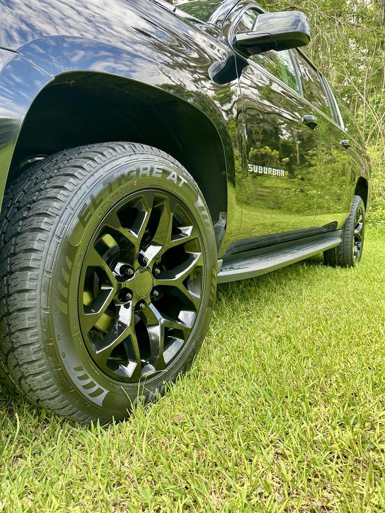 2017 Chevrolet Suburban - $21,995