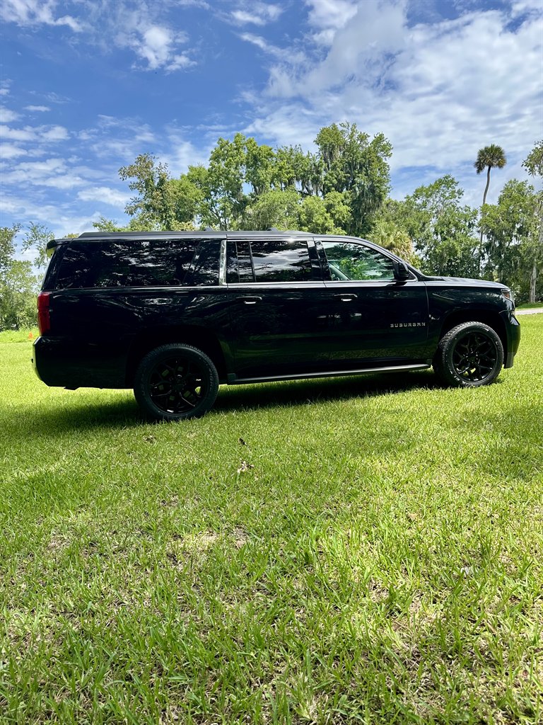 2017 Chevrolet Suburban - $21,995
