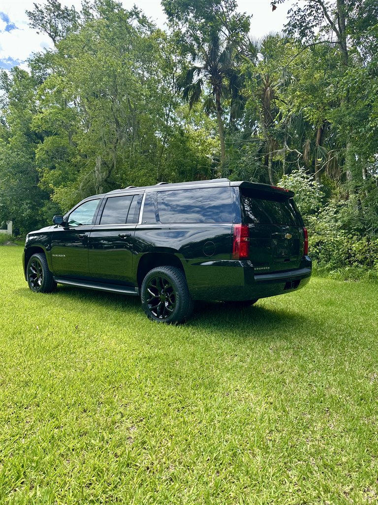 2017 Chevrolet Suburban - $21,995