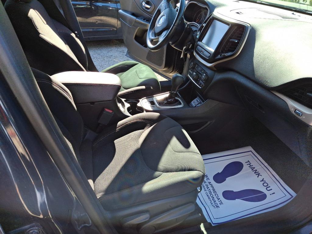 2017 Jeep Cherokee - $10,599
