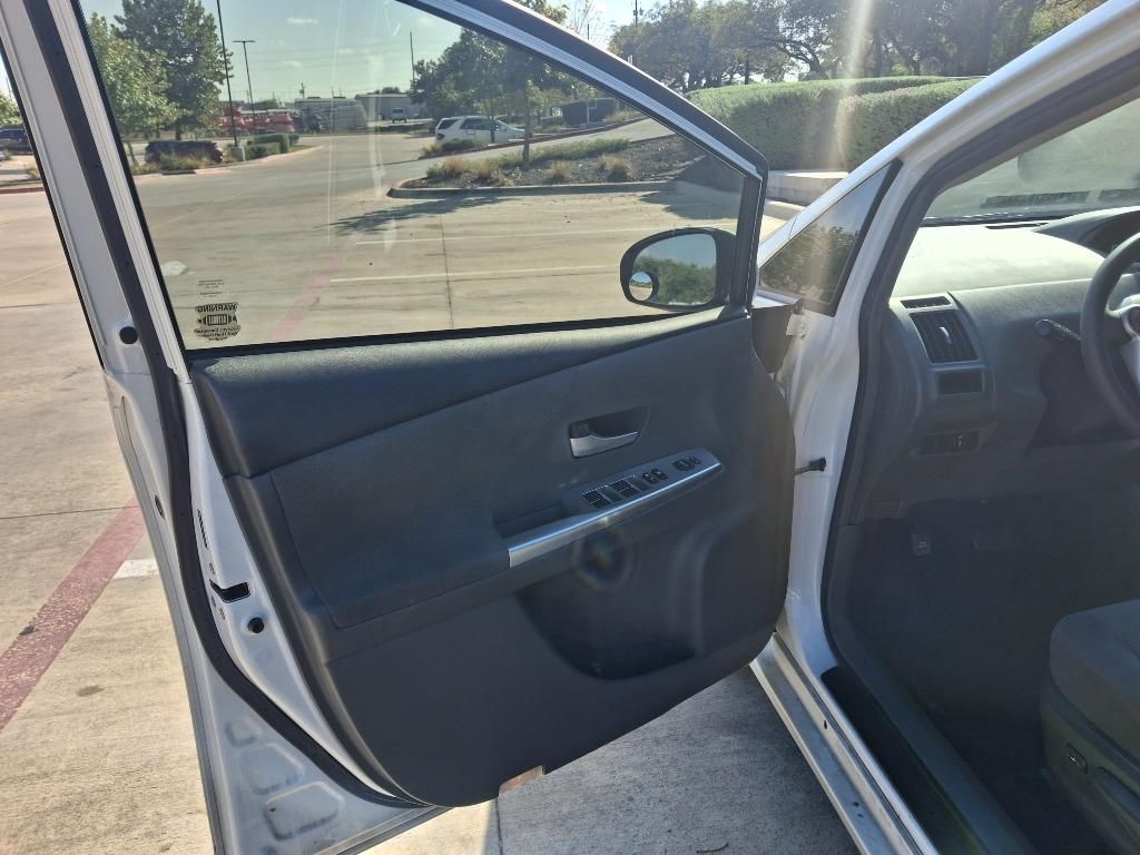 2012 Toyota Prius - $7,599