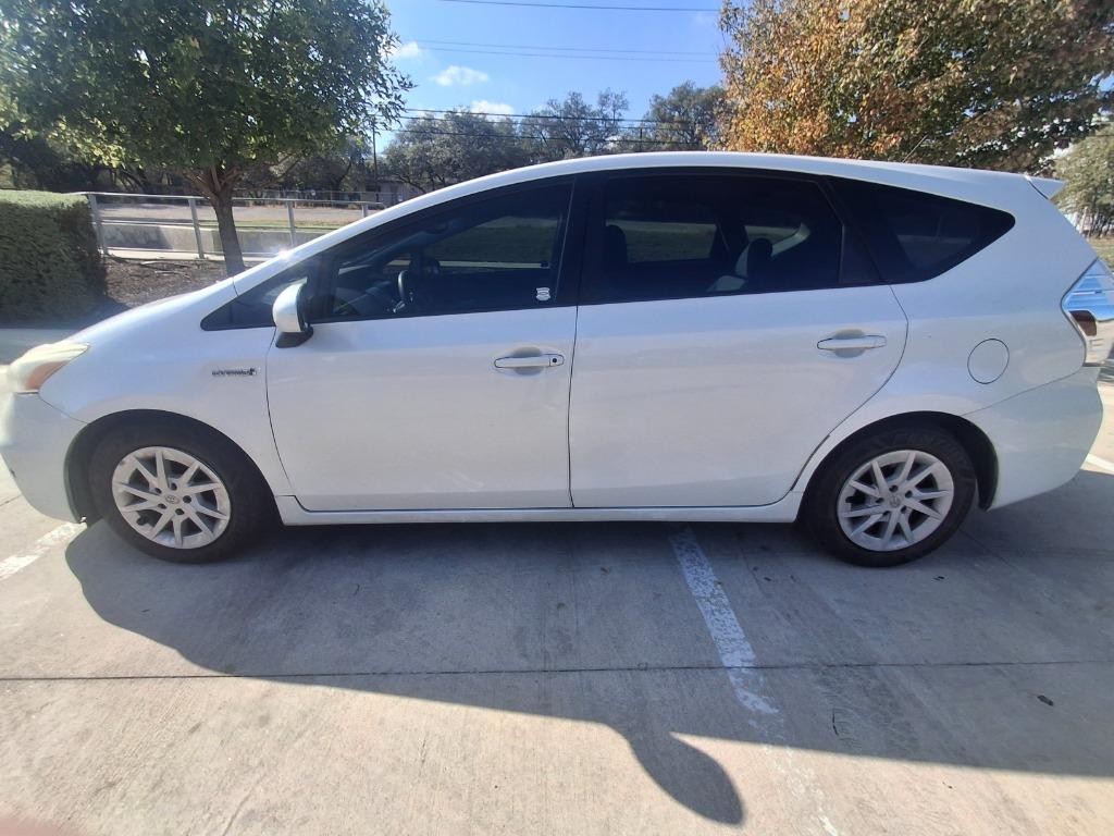 2012 Toyota Prius - $7,599