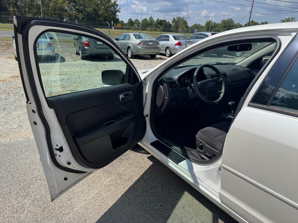 2009 Ford Fusion - $8,995