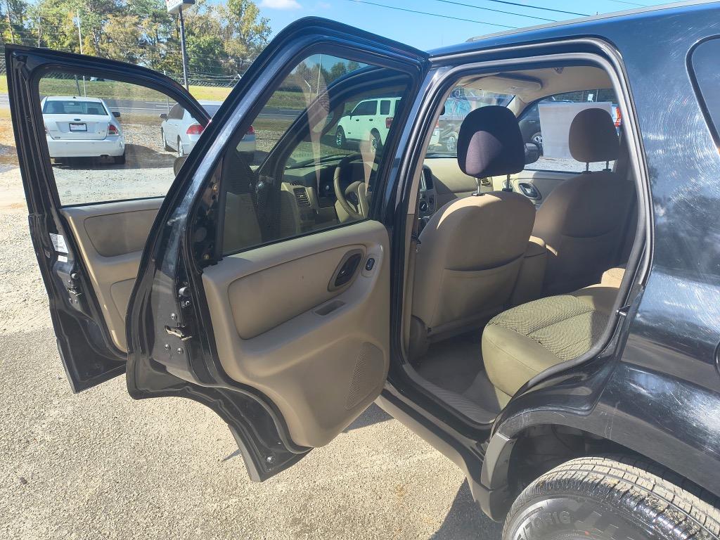 2005 Ford Escape - $7,995