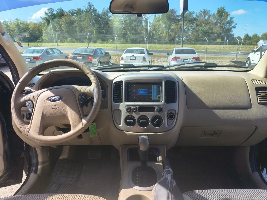 2005 Ford Escape - $7,995