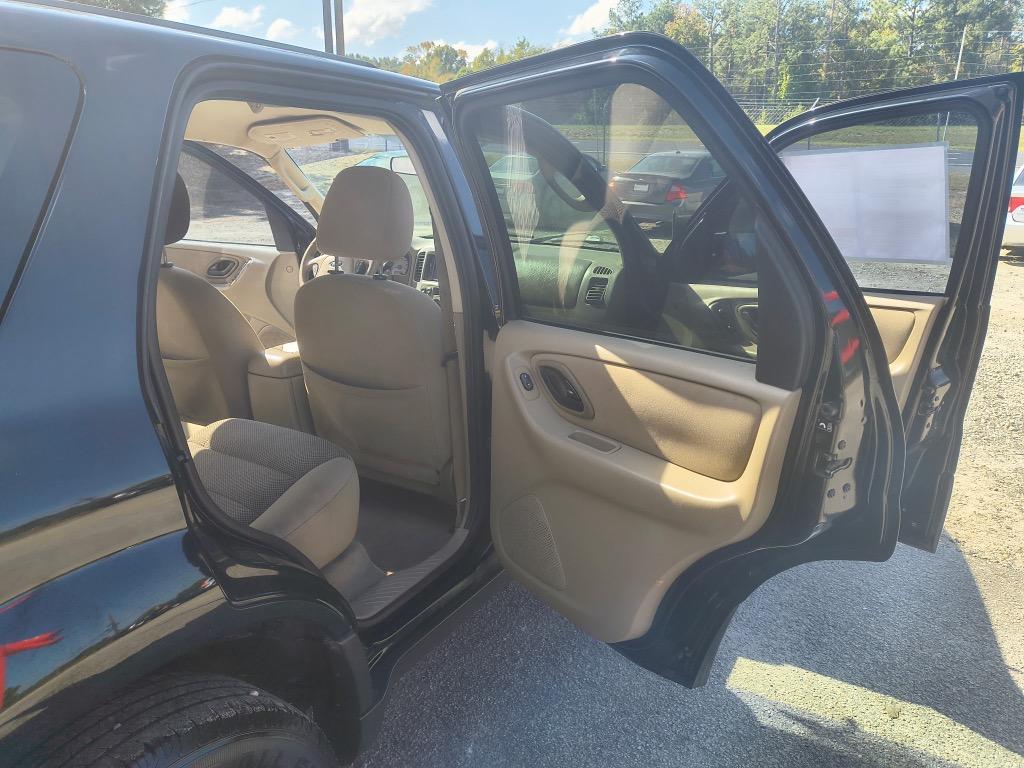 2005 Ford Escape - $7,995