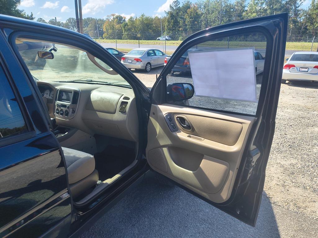 2005 Ford Escape - $7,995