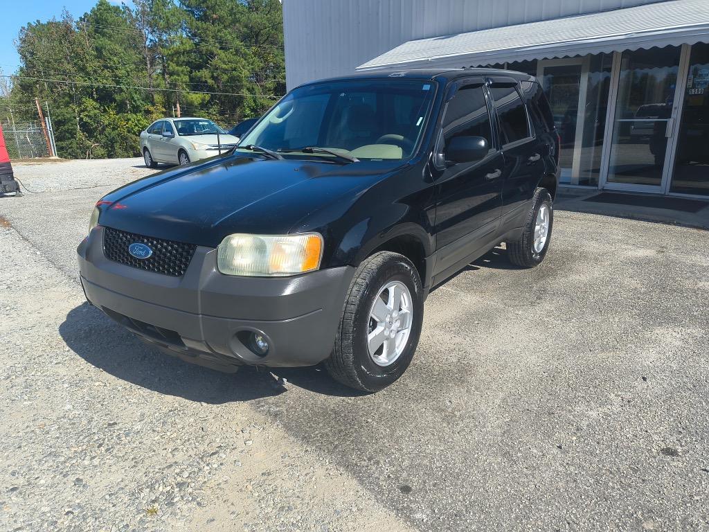 2005 Ford Escape - $7,995