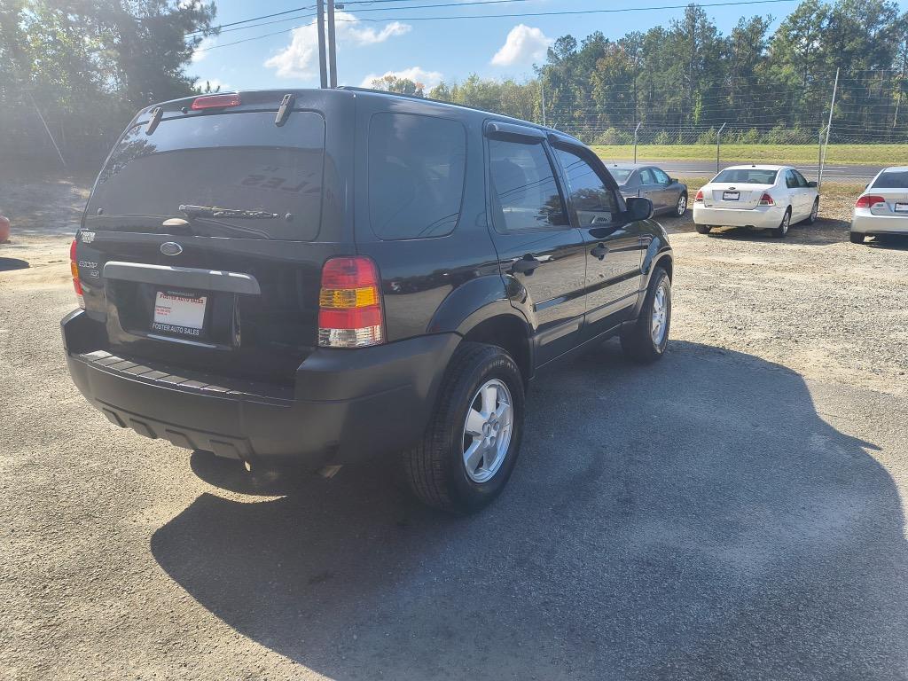 2005 Ford Escape - $7,995