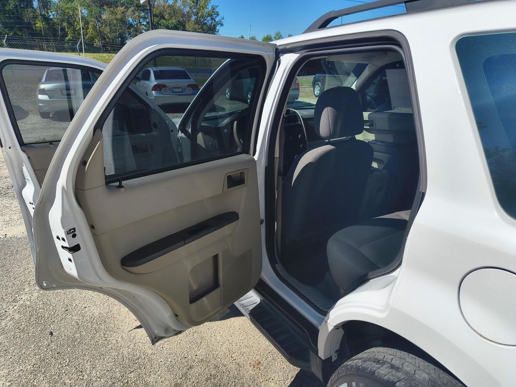 2008 Ford Escape - $8,995