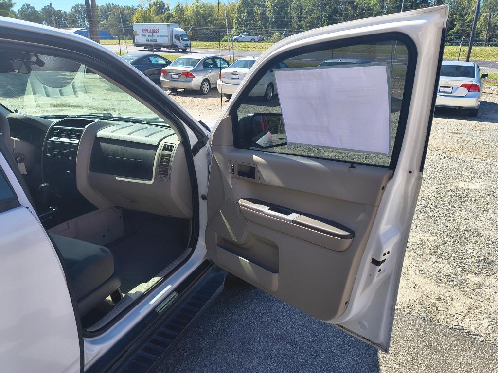 2008 Ford Escape - $8,995