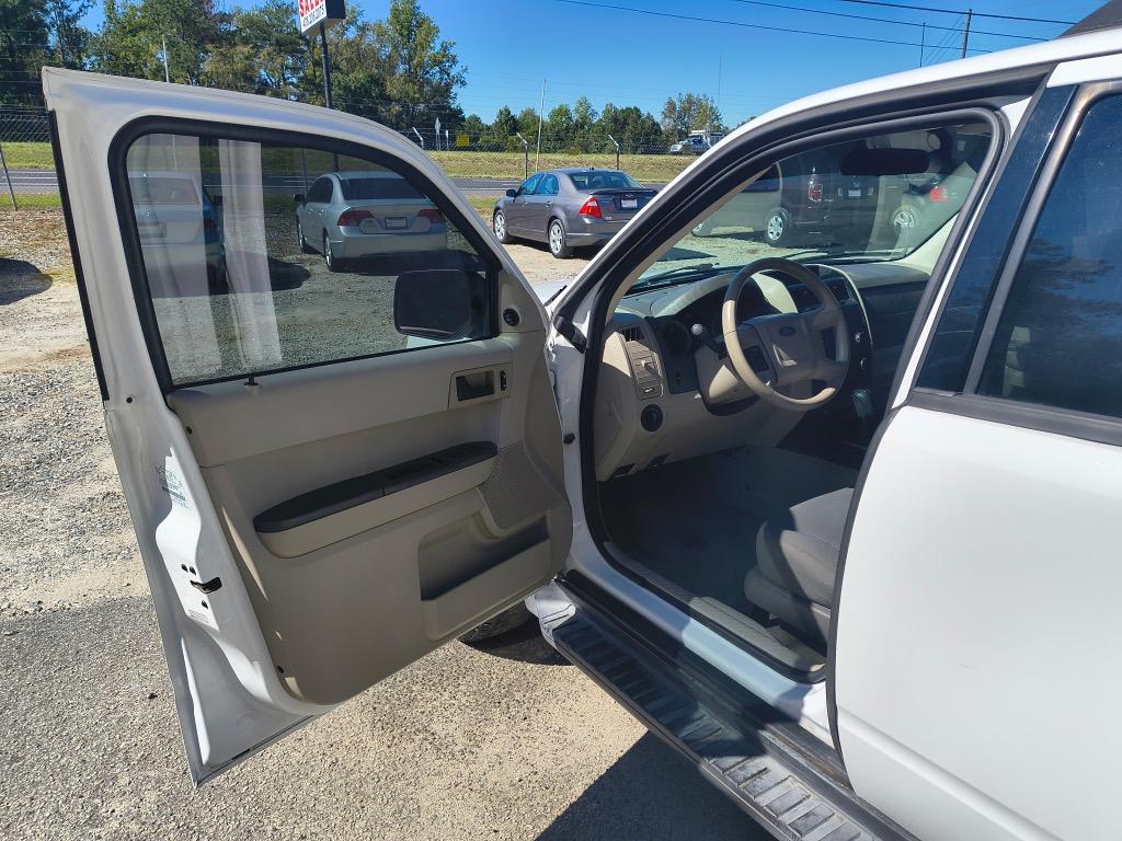 2008 Ford Escape - $8,995