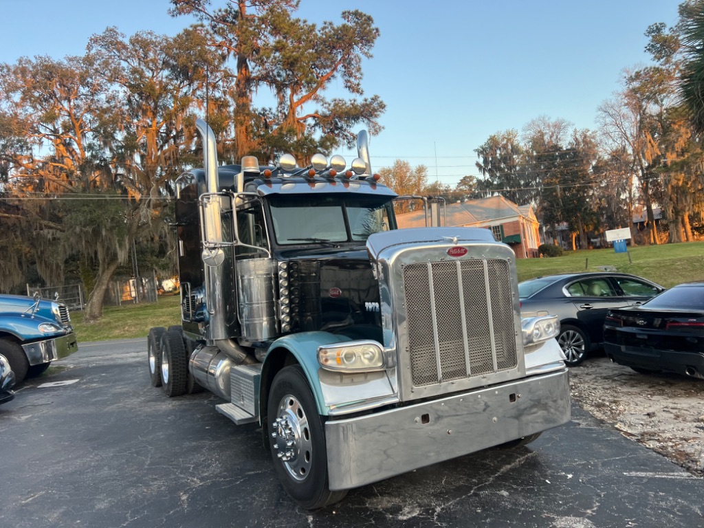 2010 Peterbilt 388 - $44,500