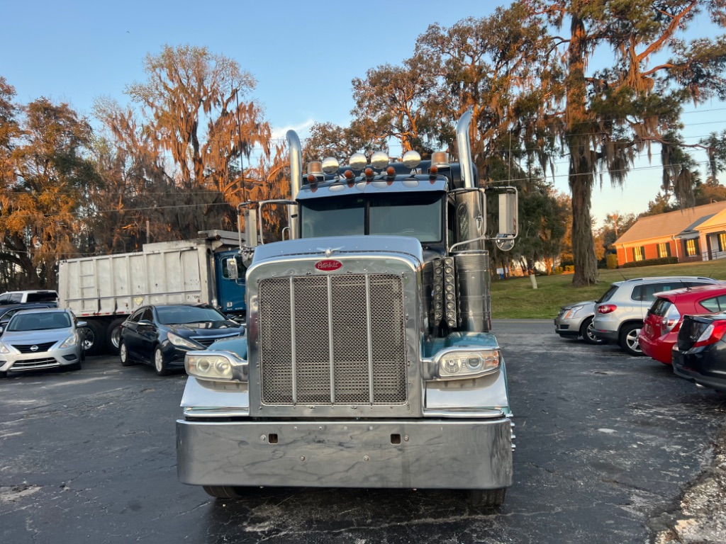 2010 Peterbilt 388 - $44,500