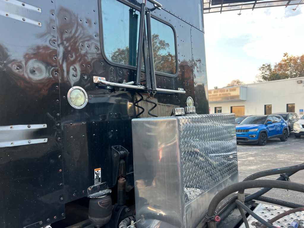 2010 Peterbilt 388 - $44,500