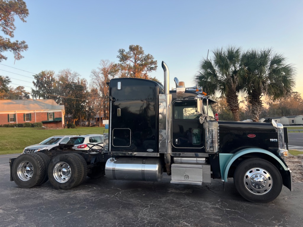 2010 Peterbilt 388 - $44,500