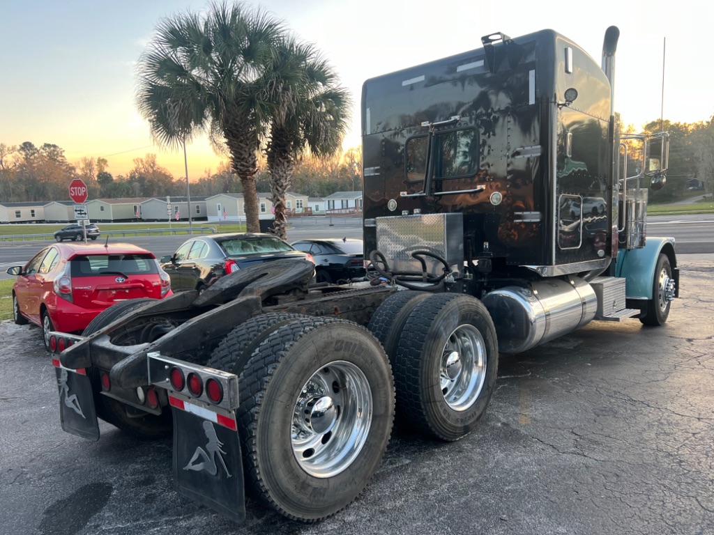 2010 Peterbilt 388 - $44,500