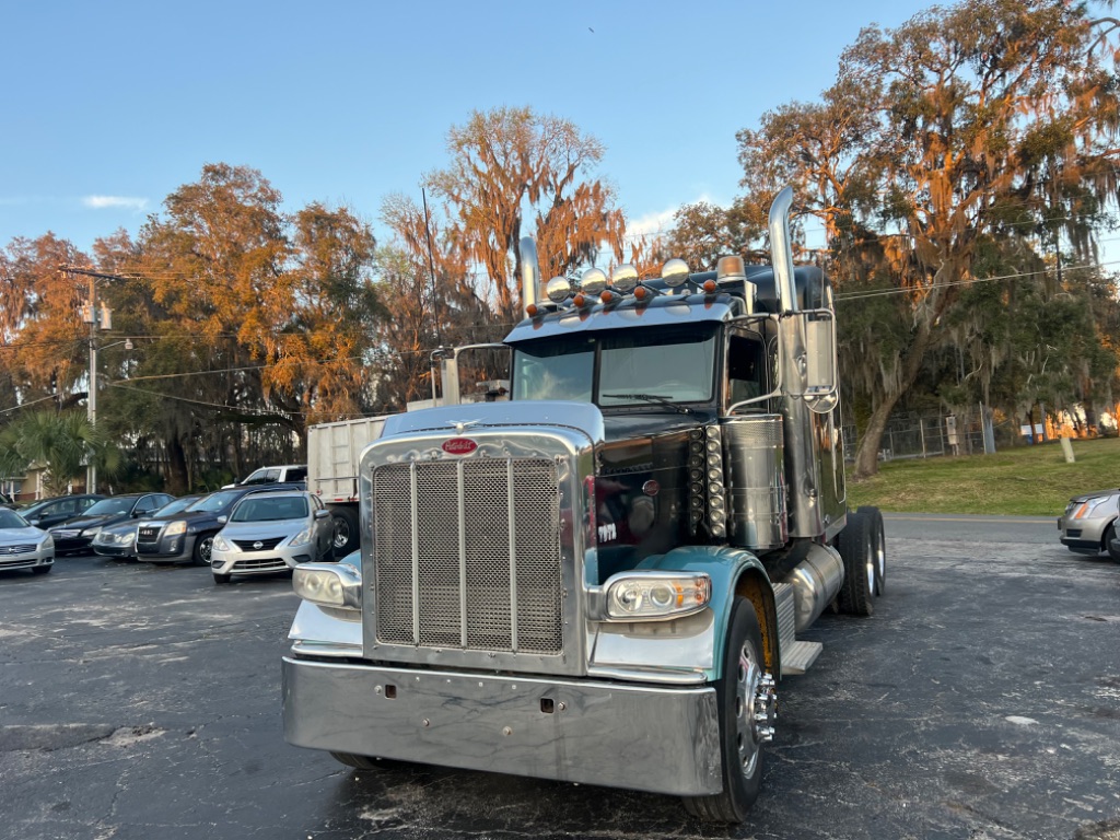 2010 Peterbilt 388 - $44,500