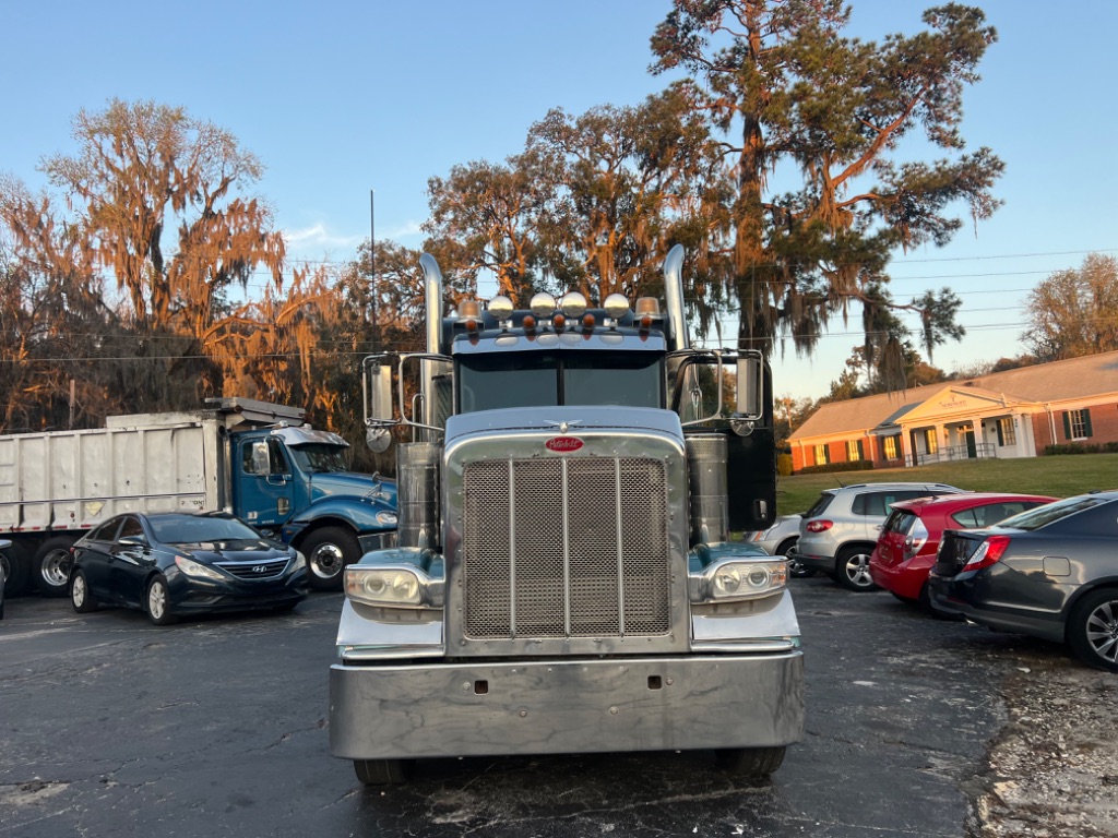 2010 Peterbilt 388 - $44,500