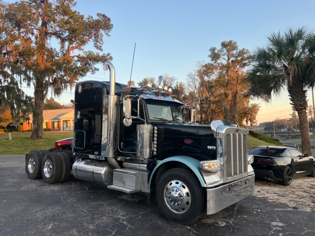 2010 Peterbilt 388 - $44,500