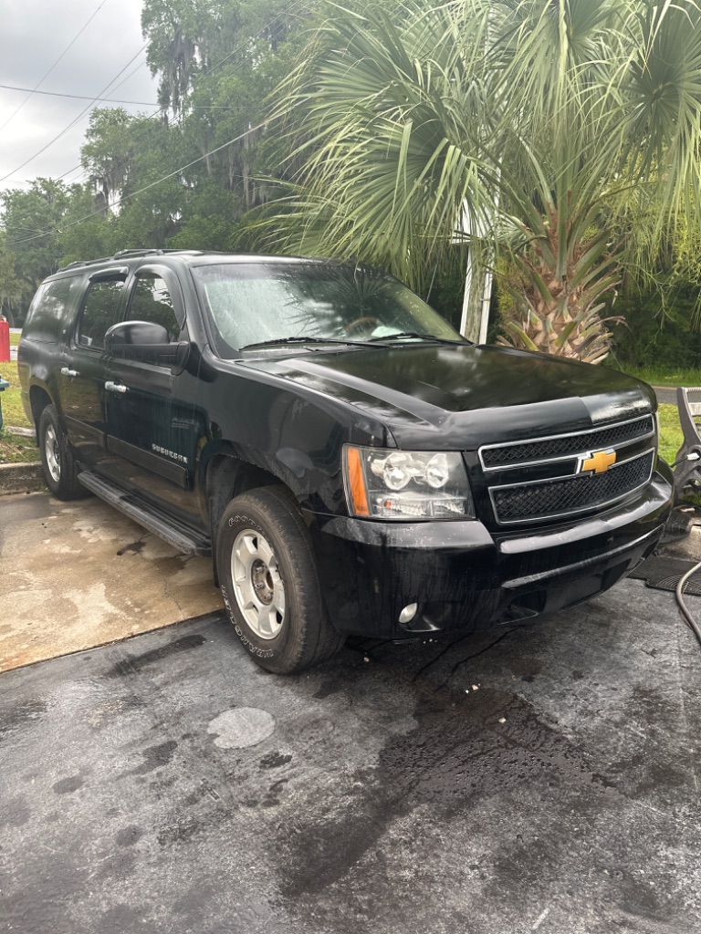 2014 Chevrolet Suburban - $9,995
