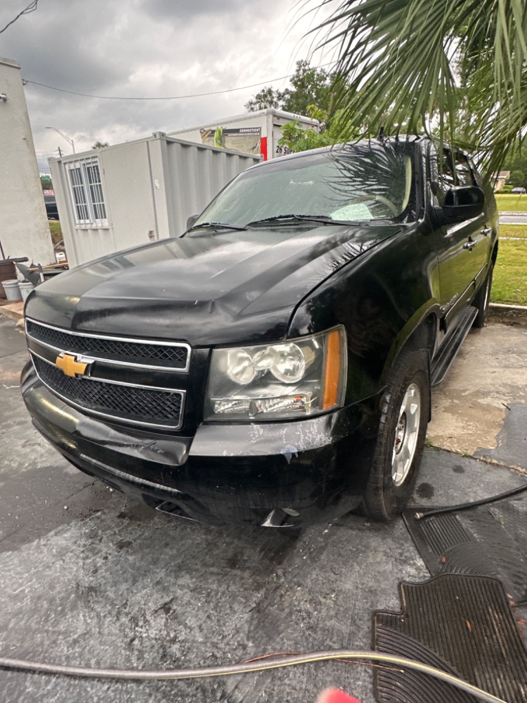 2014 Chevrolet Suburban LT 1500 photo