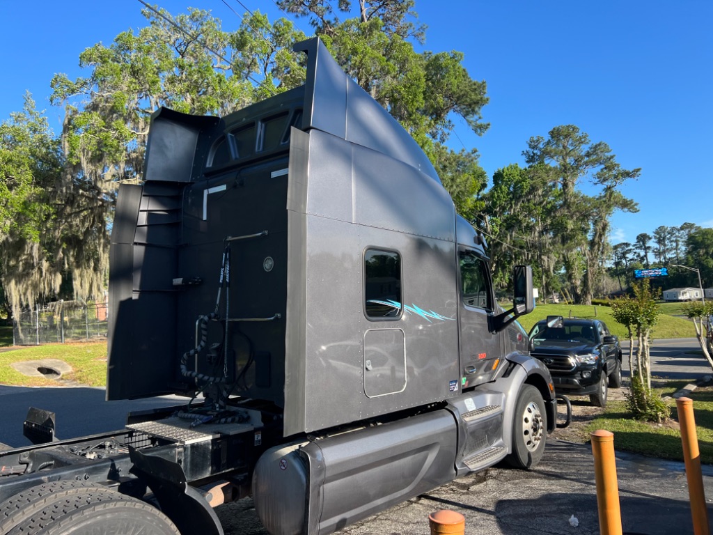 2019 Peterbilt 579 - $37,500