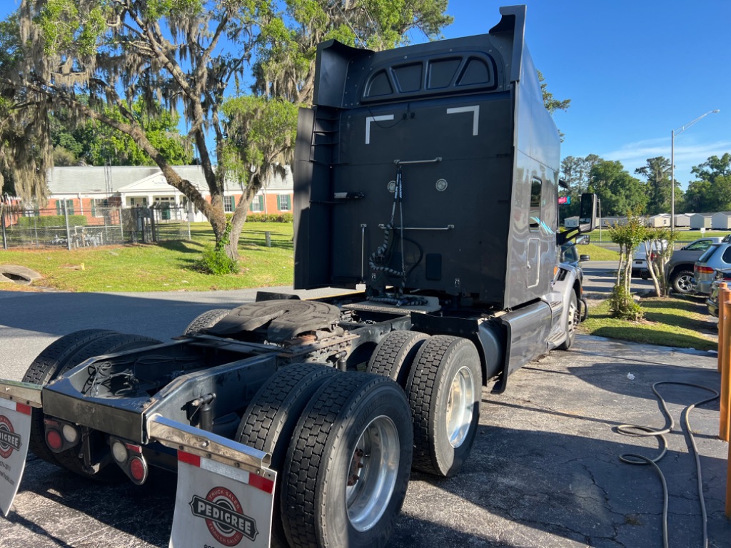 2019 Peterbilt 579 - $37,500