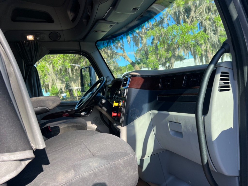2019 Peterbilt 579 - $37,500