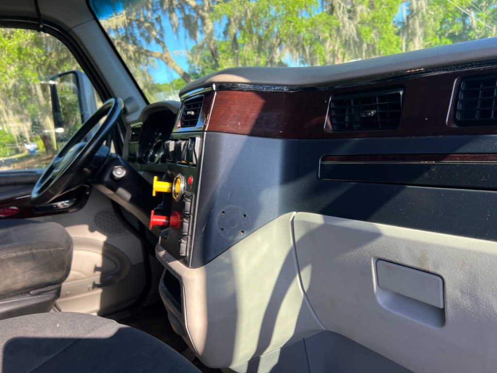 2019 Peterbilt 579 - $37,500