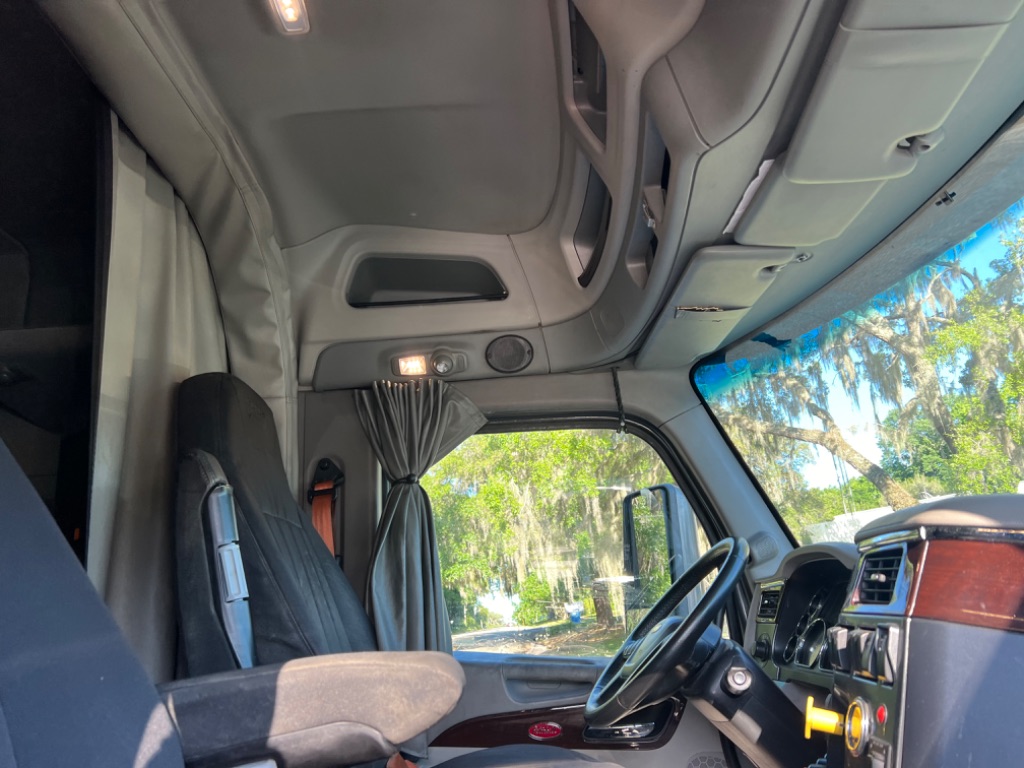 2019 Peterbilt 579 - $37,500