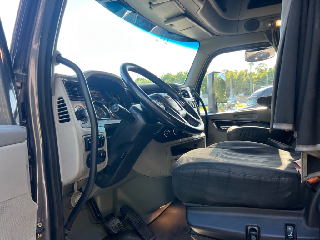 2019 Peterbilt 579 - $37,500