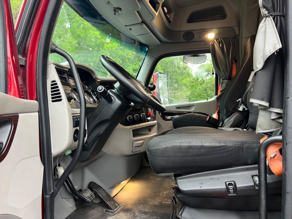2019 Peterbilt 579 - $39,900