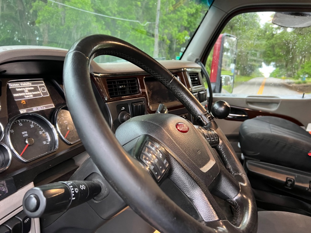 2019 Peterbilt 579 - $39,900
