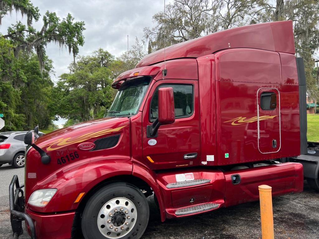 2019 Peterbilt 579 - $39,900