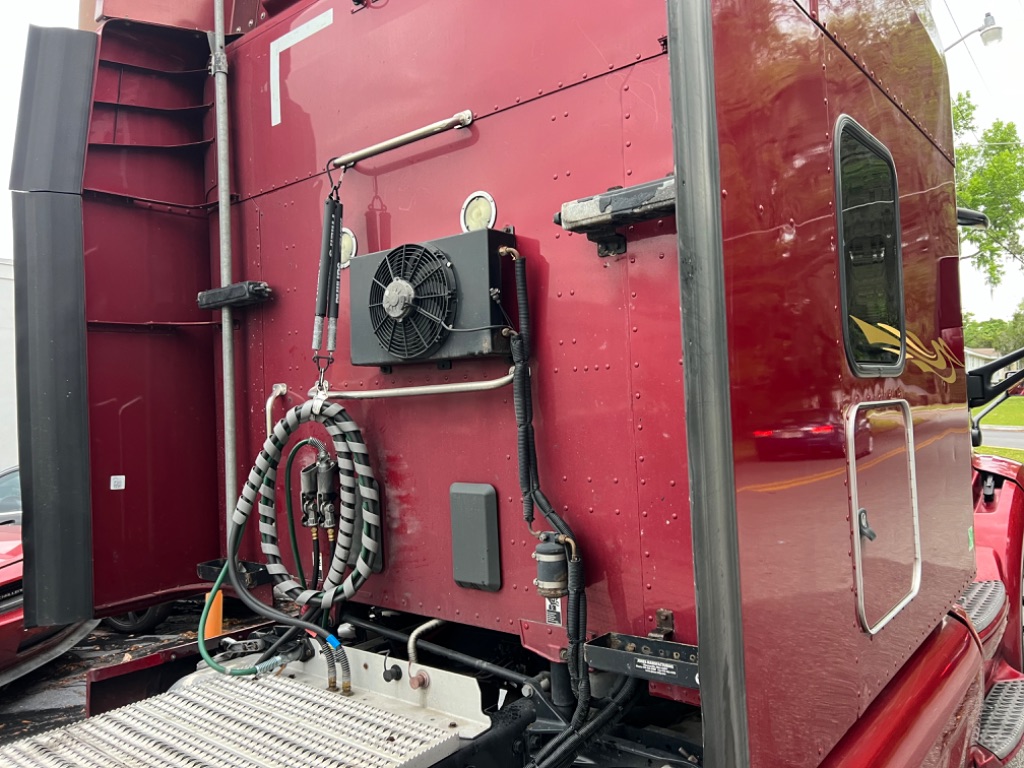 2019 Peterbilt 579 - $39,900