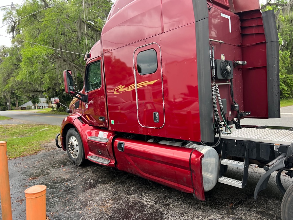 2019 Peterbilt 579 - $39,900